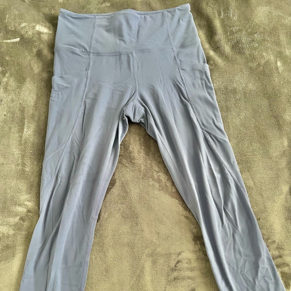 Athleta Salutation Stash Pocket 7/8 Legging / Size Small